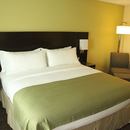 Holiday Inn Greensboro Coliseum By Ihg Bagian luar foto