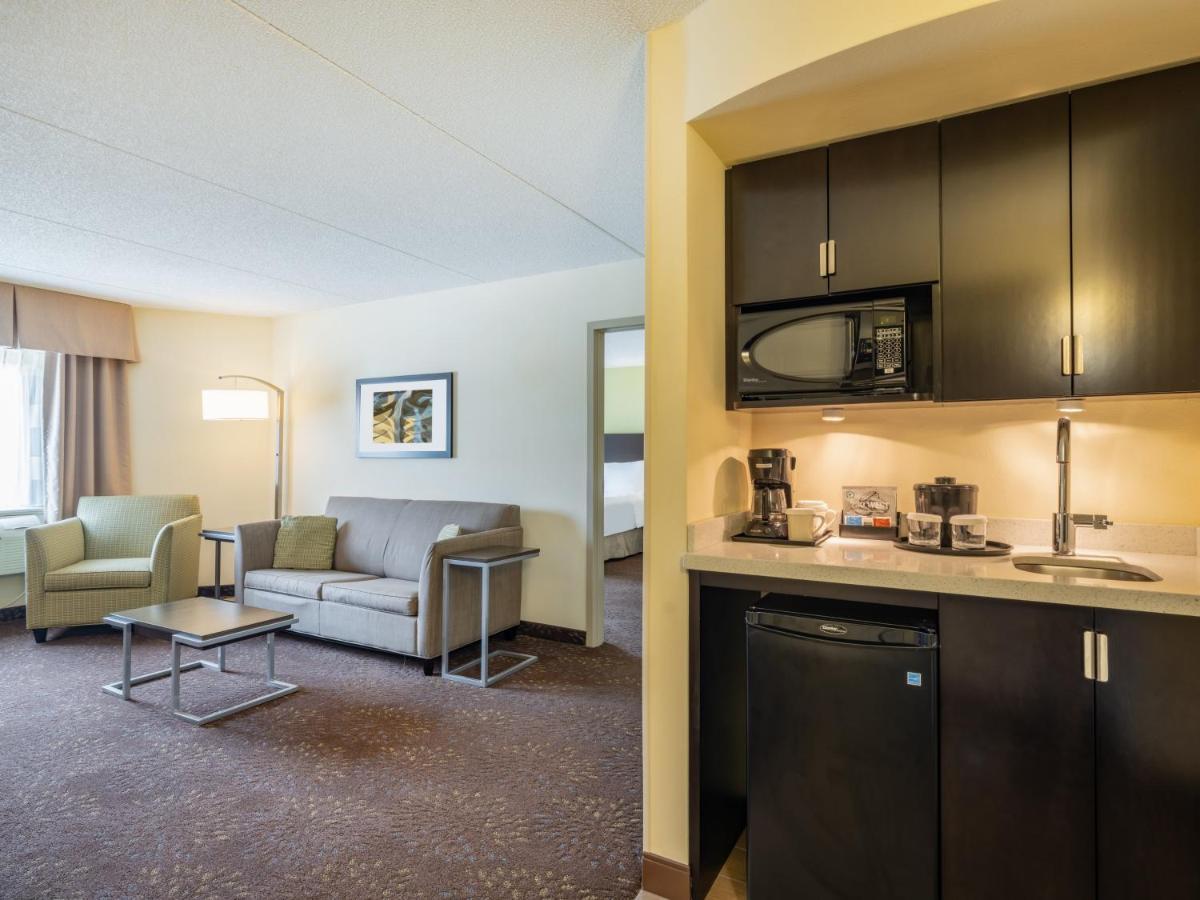 Holiday Inn Greensboro Coliseum By Ihg Bagian luar foto