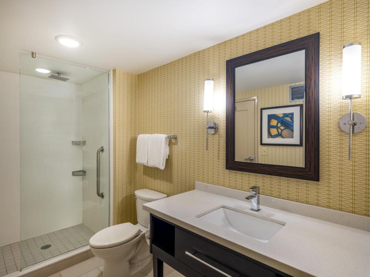Holiday Inn Greensboro Coliseum By Ihg Bagian luar foto
