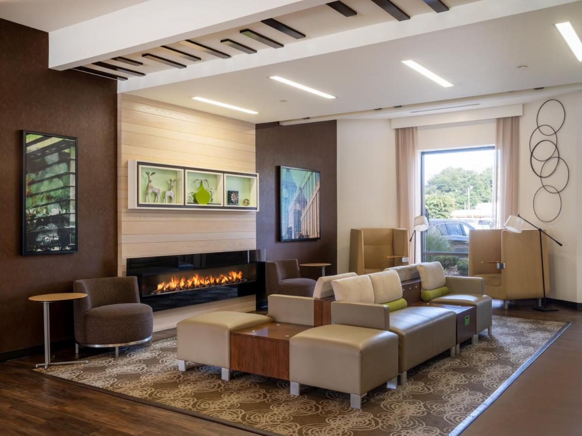 Holiday Inn Greensboro Coliseum By Ihg Bagian luar foto