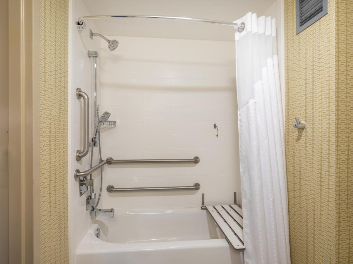 Holiday Inn Greensboro Coliseum By Ihg Bagian luar foto