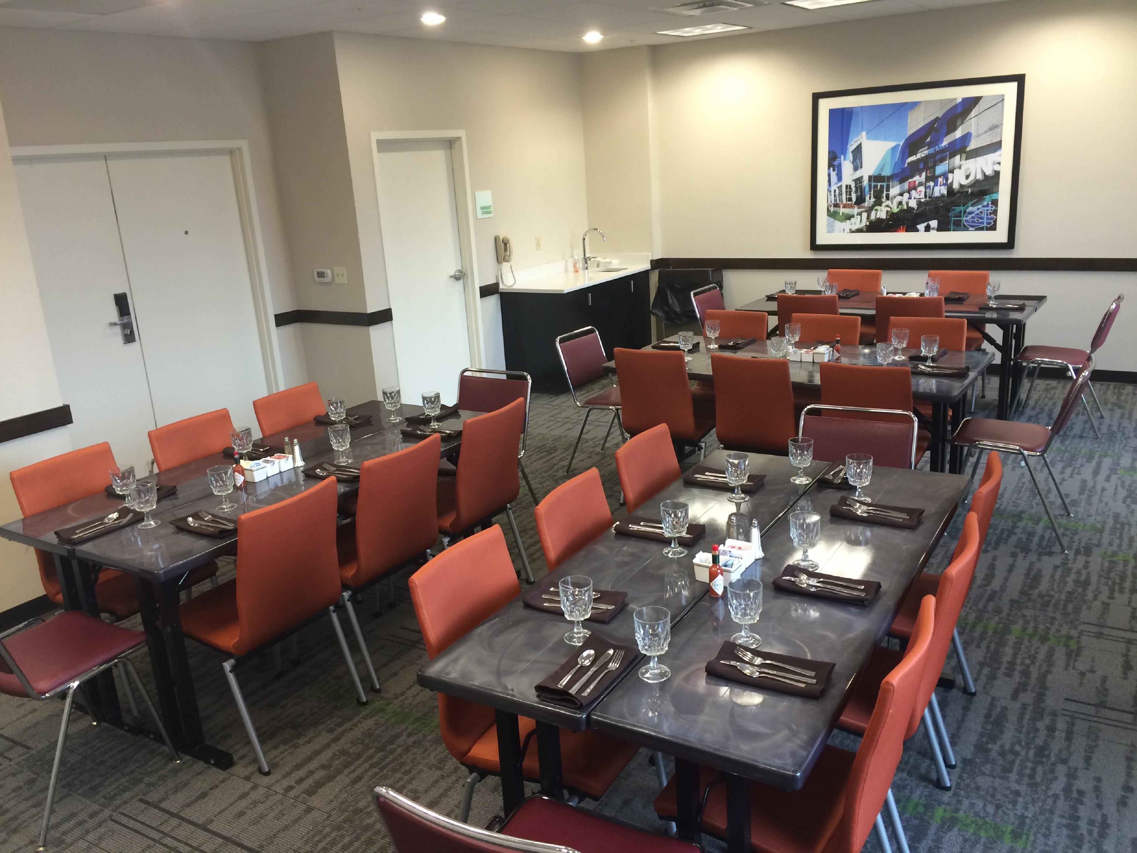 Holiday Inn Greensboro Coliseum By Ihg Bagian luar foto