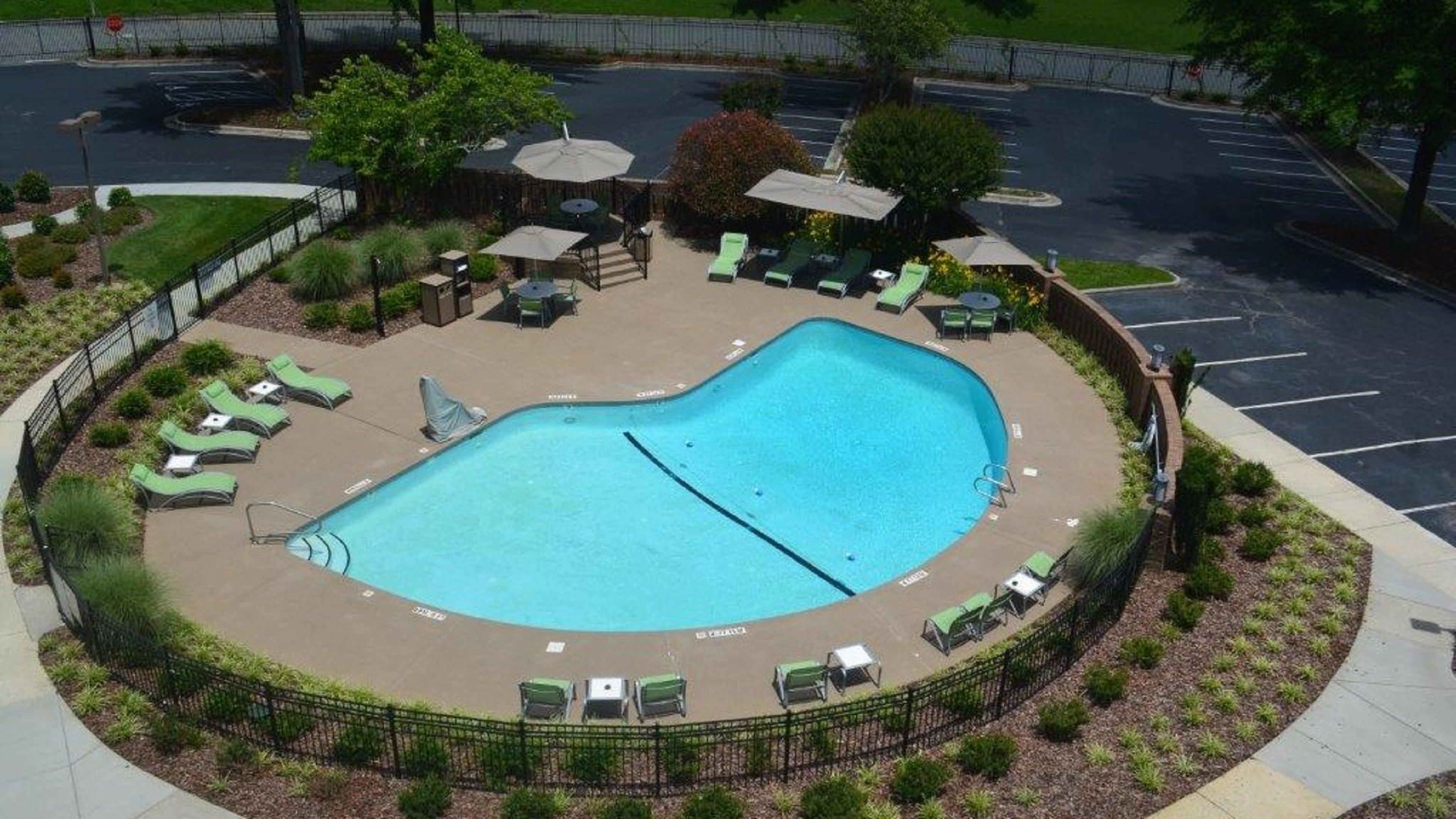Holiday Inn Greensboro Coliseum By Ihg Bagian luar foto