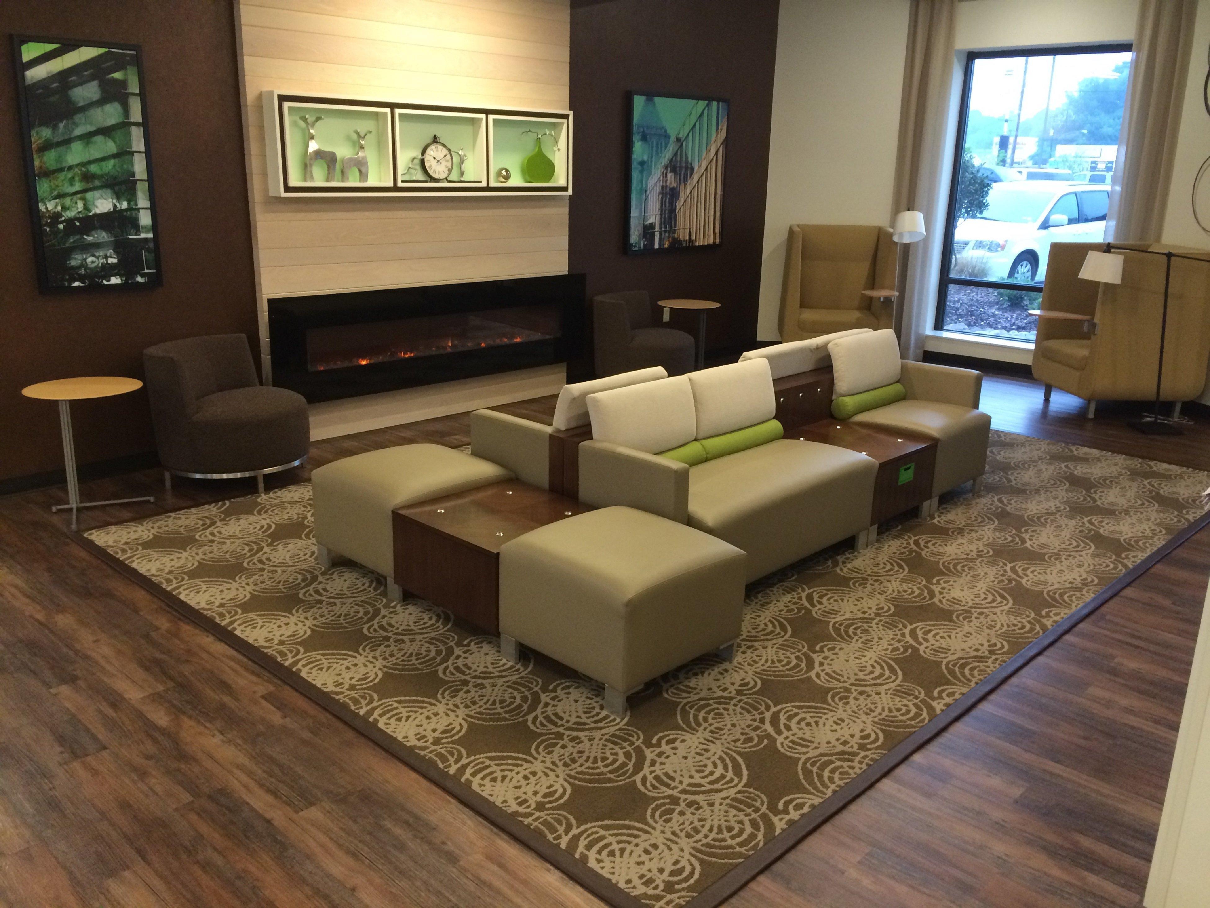 Holiday Inn Greensboro Coliseum By Ihg Bagian luar foto