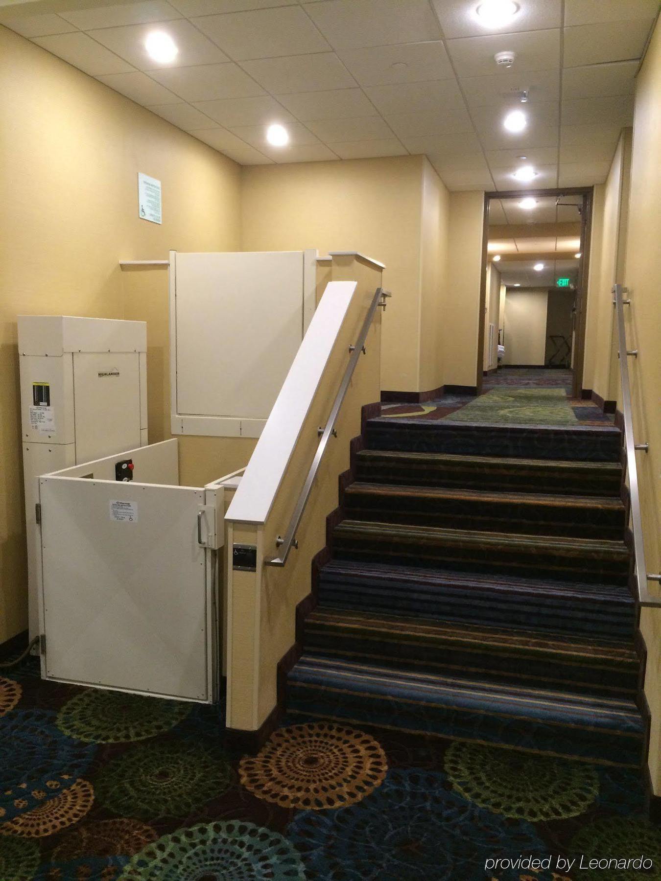 Holiday Inn Greensboro Coliseum By Ihg Bagian luar foto