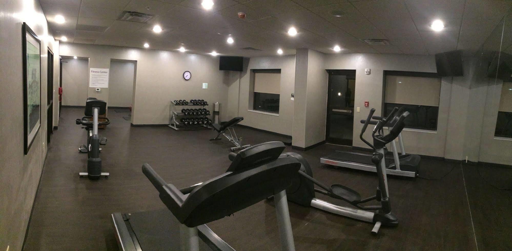 Holiday Inn Greensboro Coliseum By Ihg Bagian luar foto